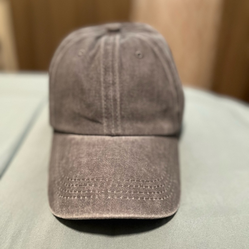 Women’s Baseball Cap
Classic Grey acid wash with ponytail opening.